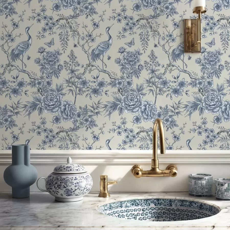 Valokuvatapetti Sininen kukkakuvio, jossa on lintu ja oksia a01132